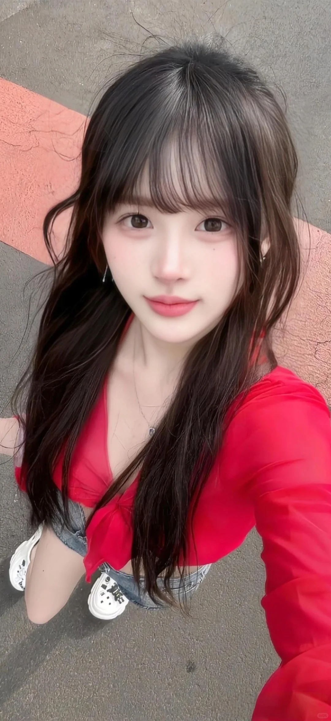 美人卷珠帘，深坐颦蛾眉