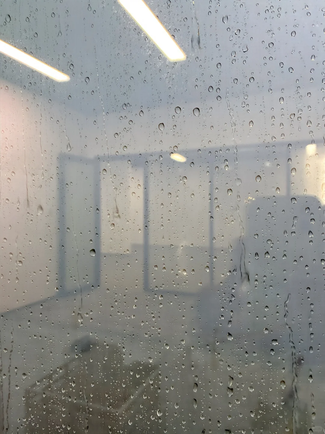 赶紧来看风看雨看落霞
