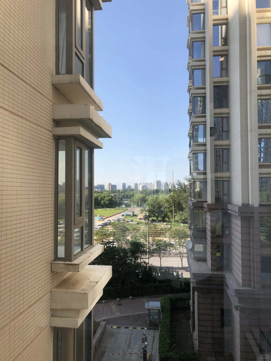 这座湖边大平层真的太太太美了！