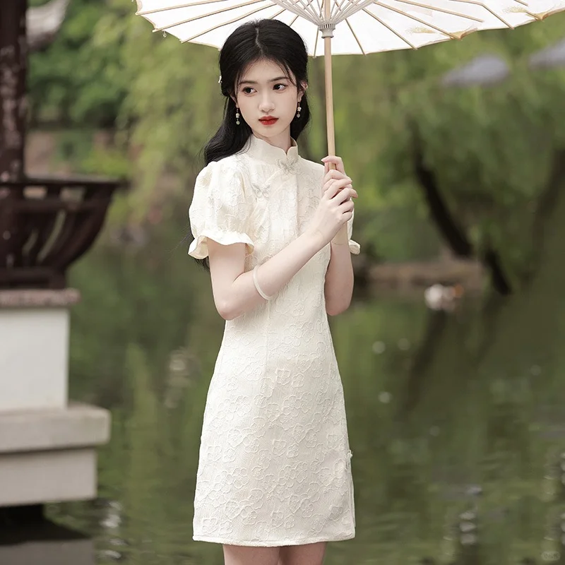 她真的好温柔啊！旗袍！