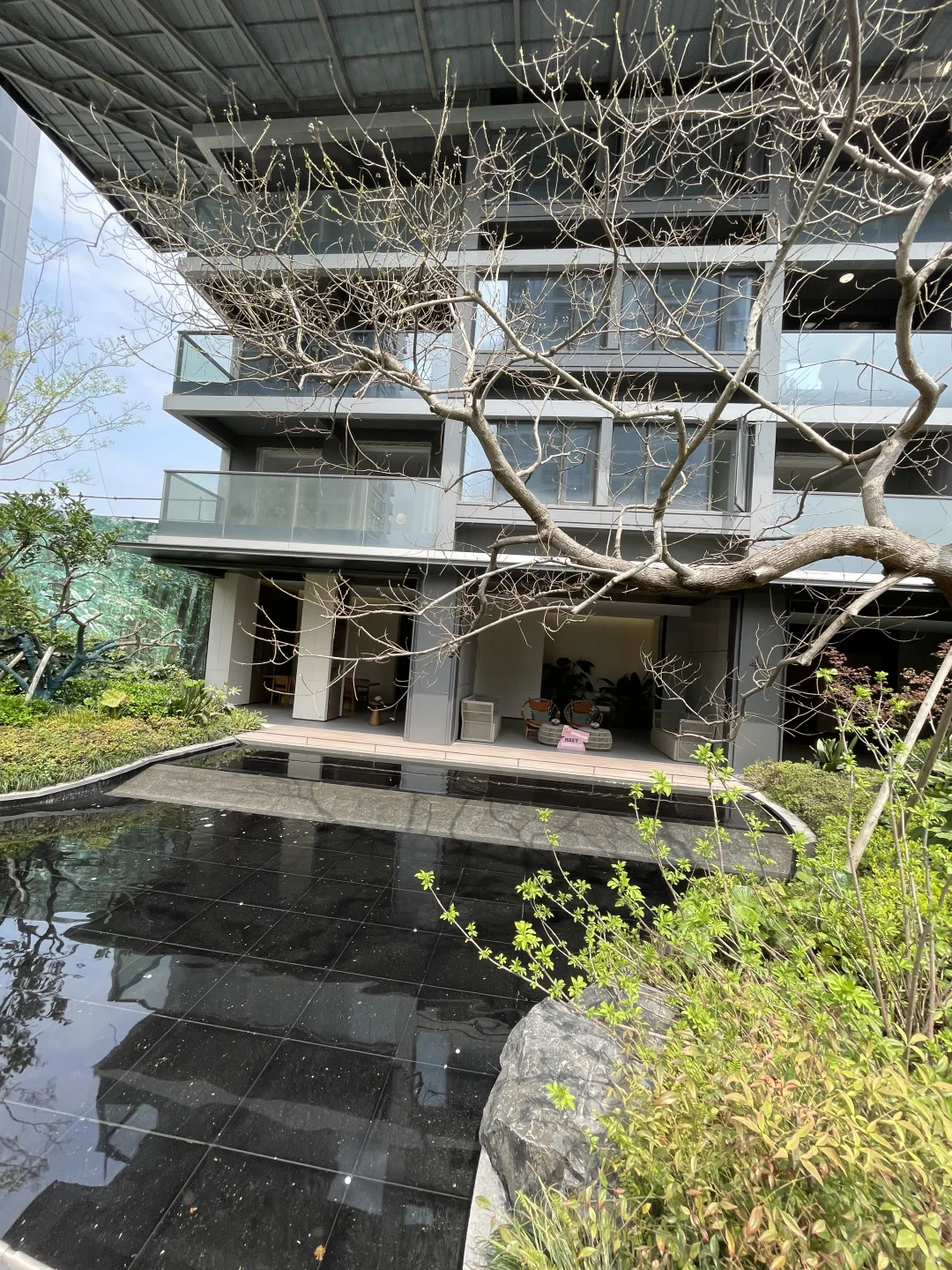 恭喜我吧，在杭州有房了，地铁直达西湖边。
