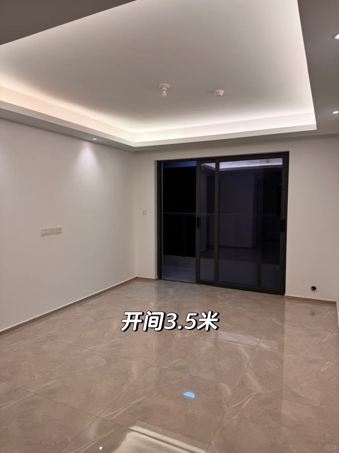 因为这个阳台租了个1300三室两卫的空房