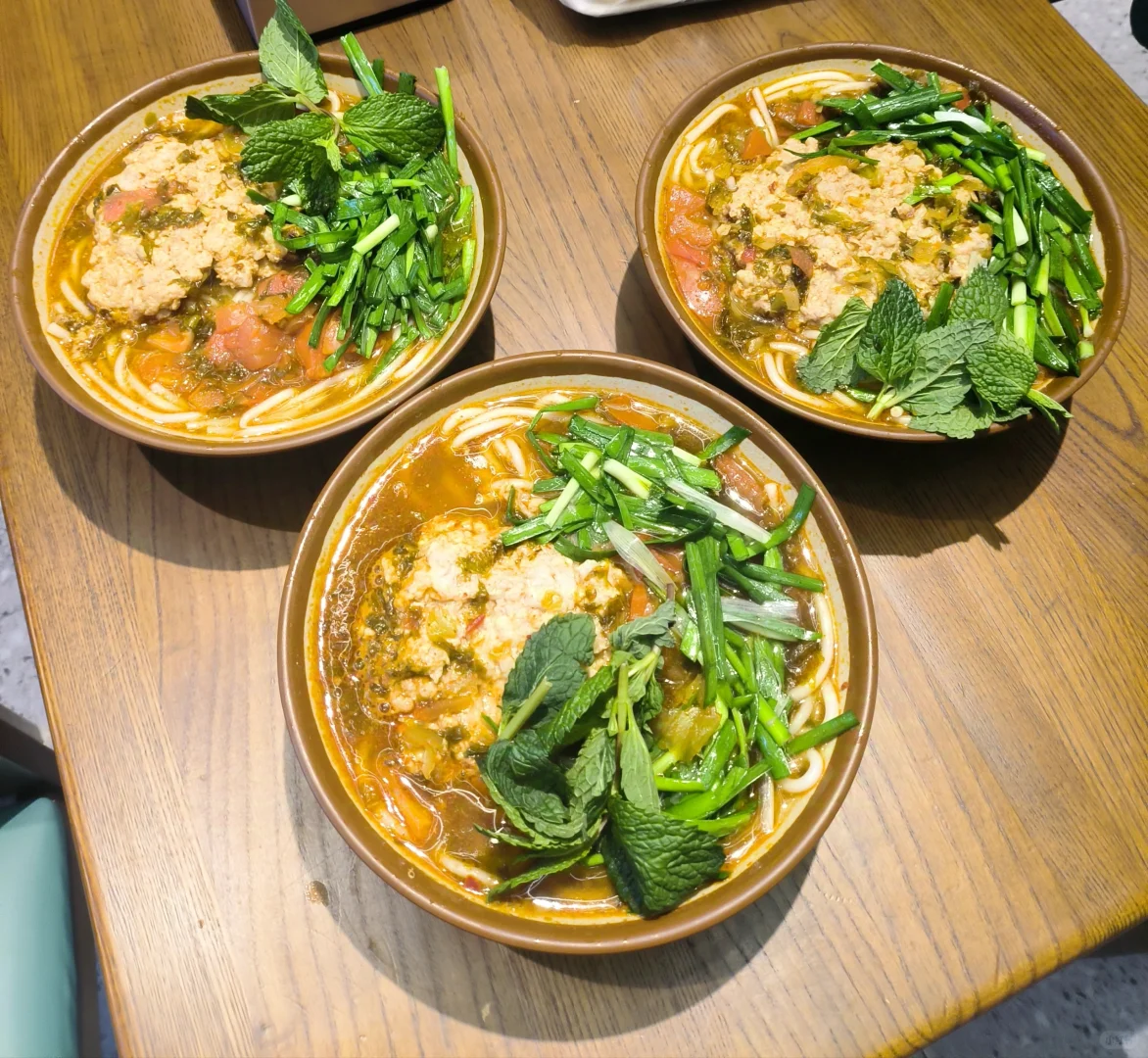 酒馆生意不好，中途改成米线店