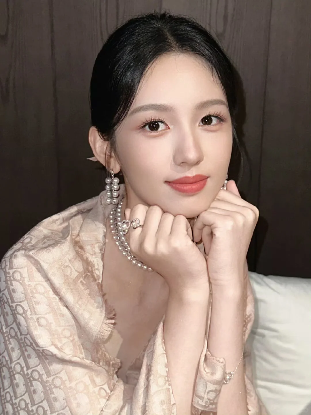 珠宝配美人具象化了。。。。。