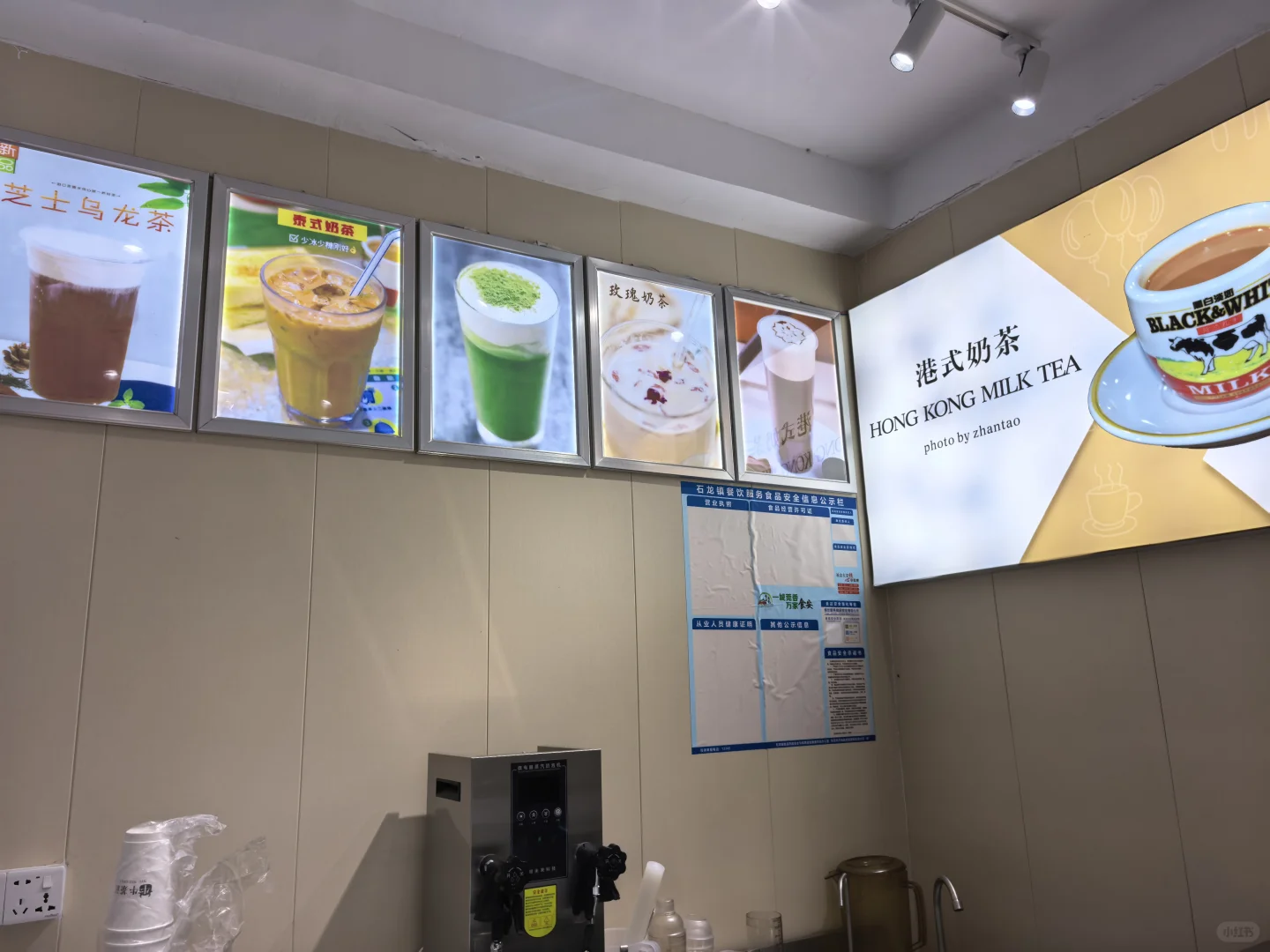 石龙奶茶店旺铺转让，8000转，租金1700