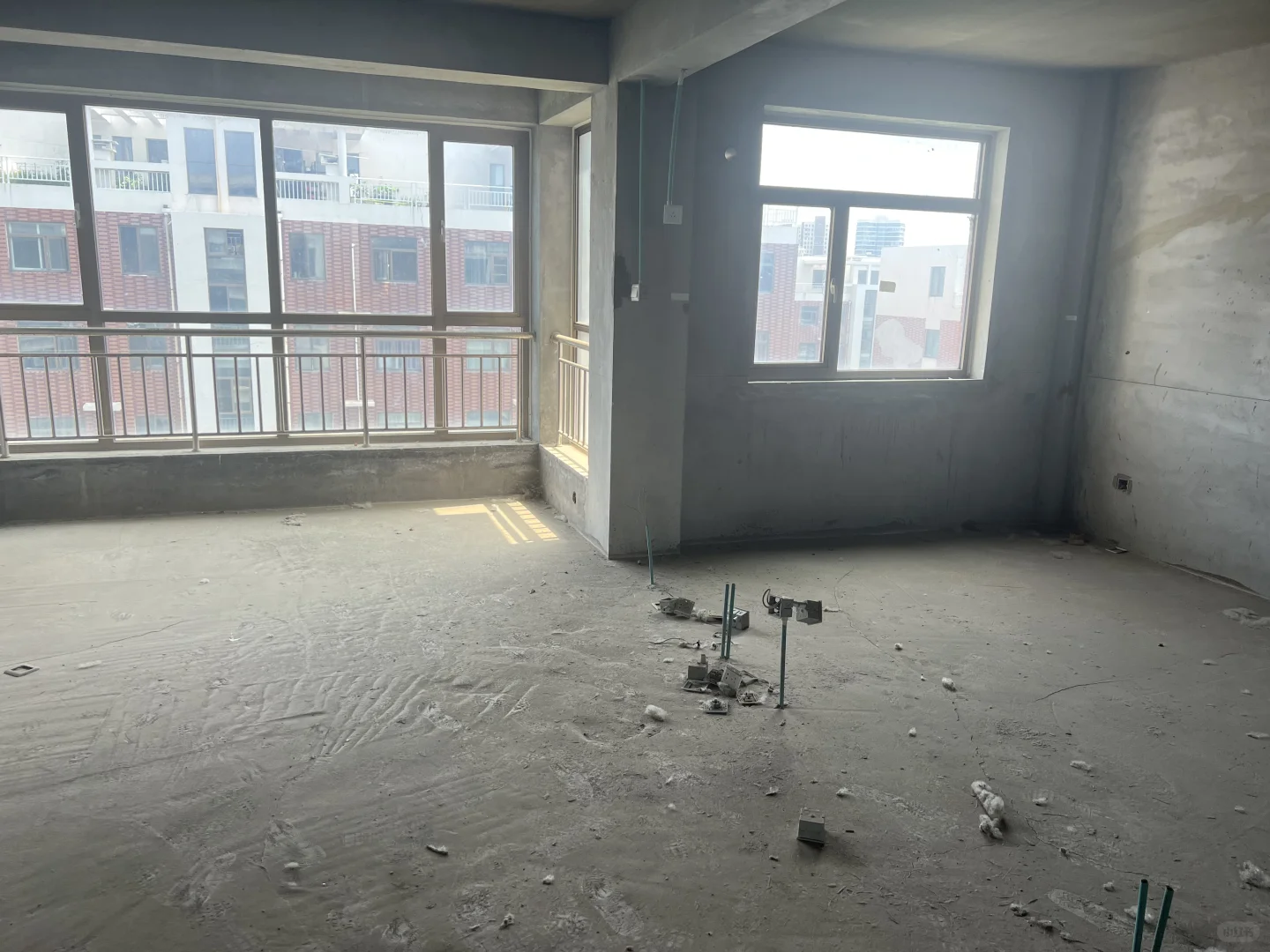 龙口东海名居1️⃣个小跃层出售哇