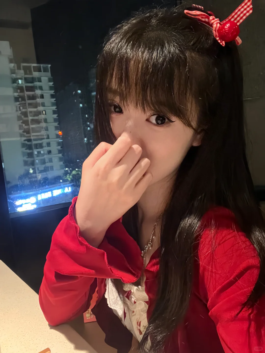 感觉红色真的显得人特别明媚娇艳