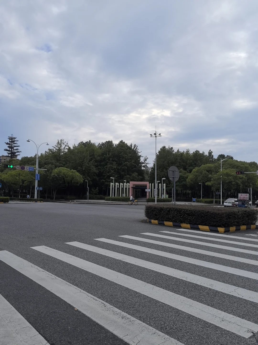刚刚高层的同户型卖337 这套小高层少20万出