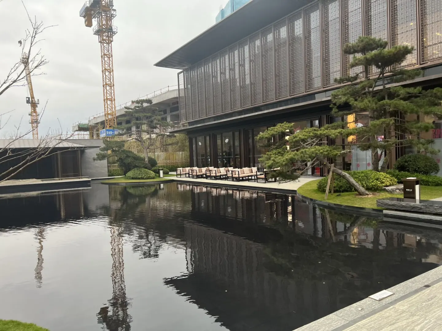 万达双塔楼下优质物业