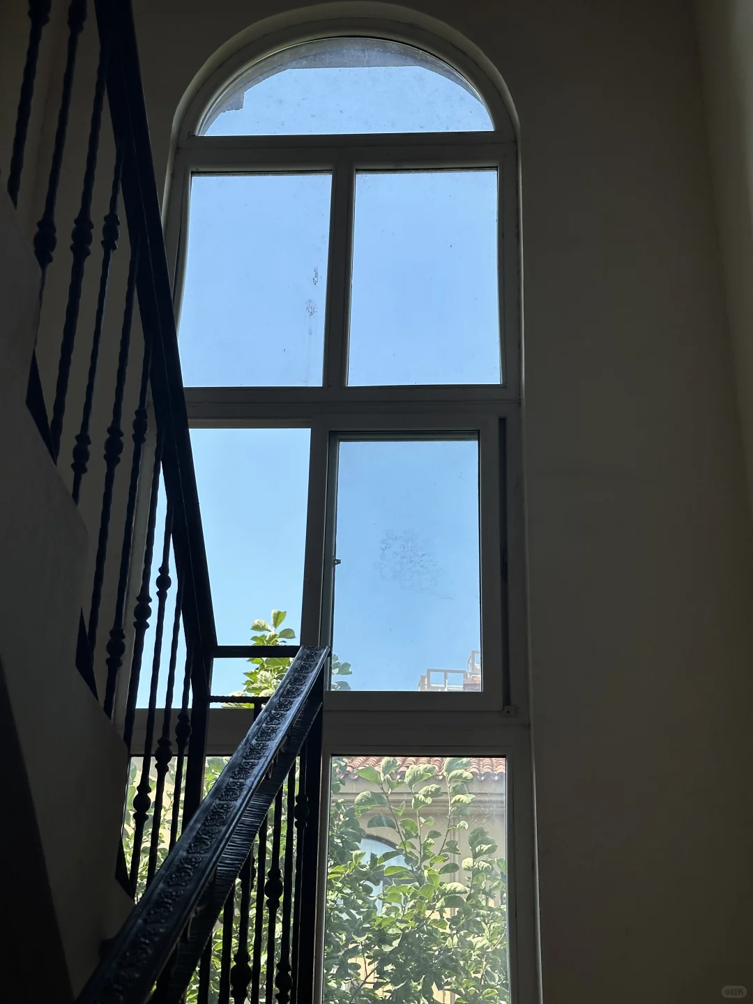 当初不听劝，非要买步梯老洋房，这下好了