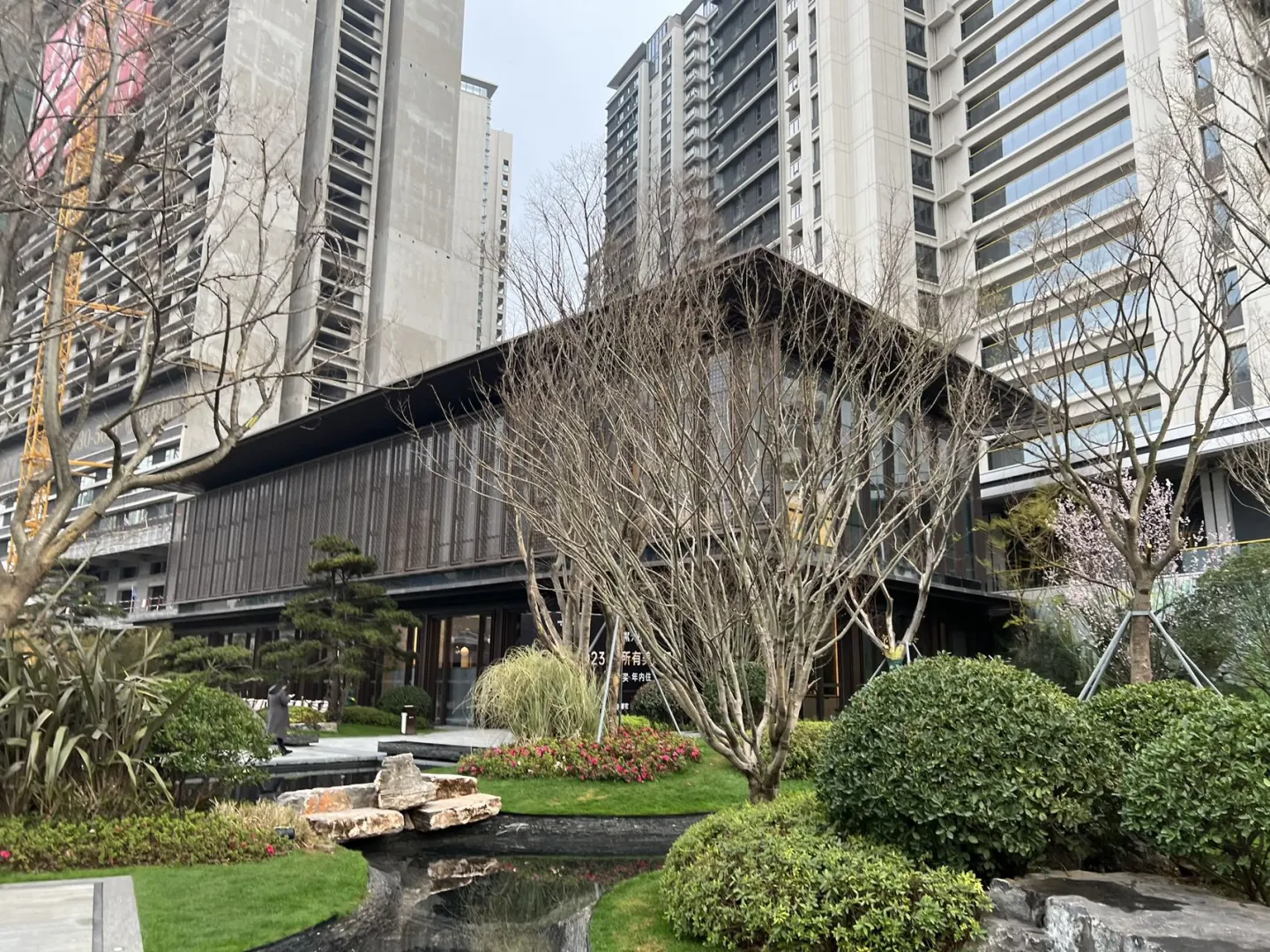 万达双塔楼下优质物业