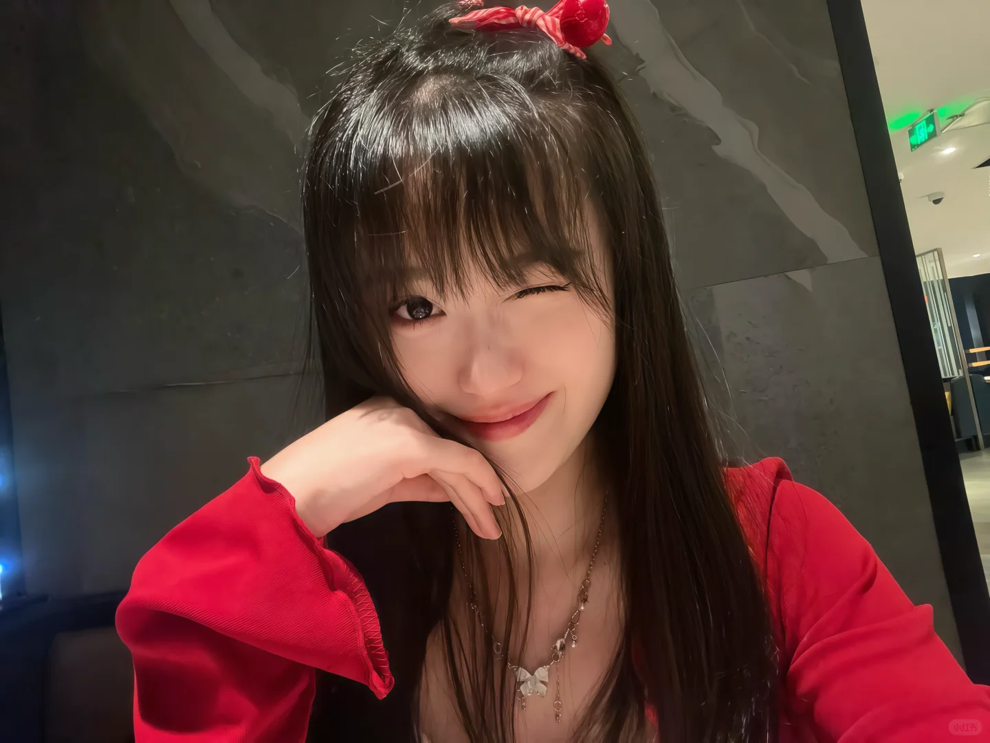 感觉红色真的显得人特别明媚娇艳