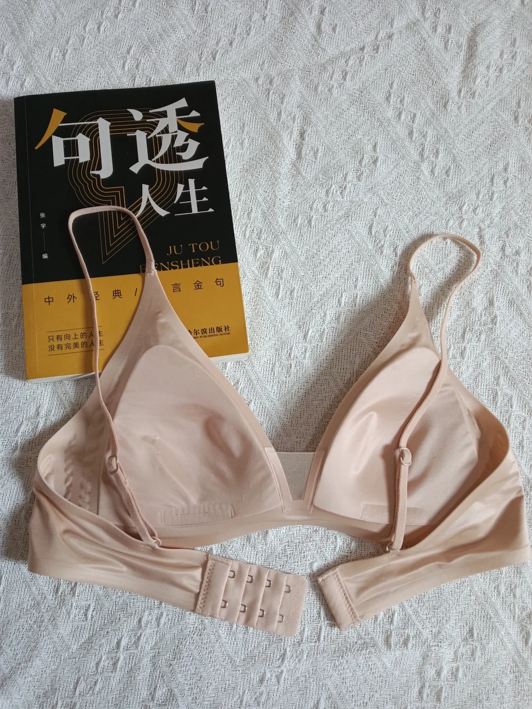 谁能拒！深V法式，夏日性感诱惑难挡