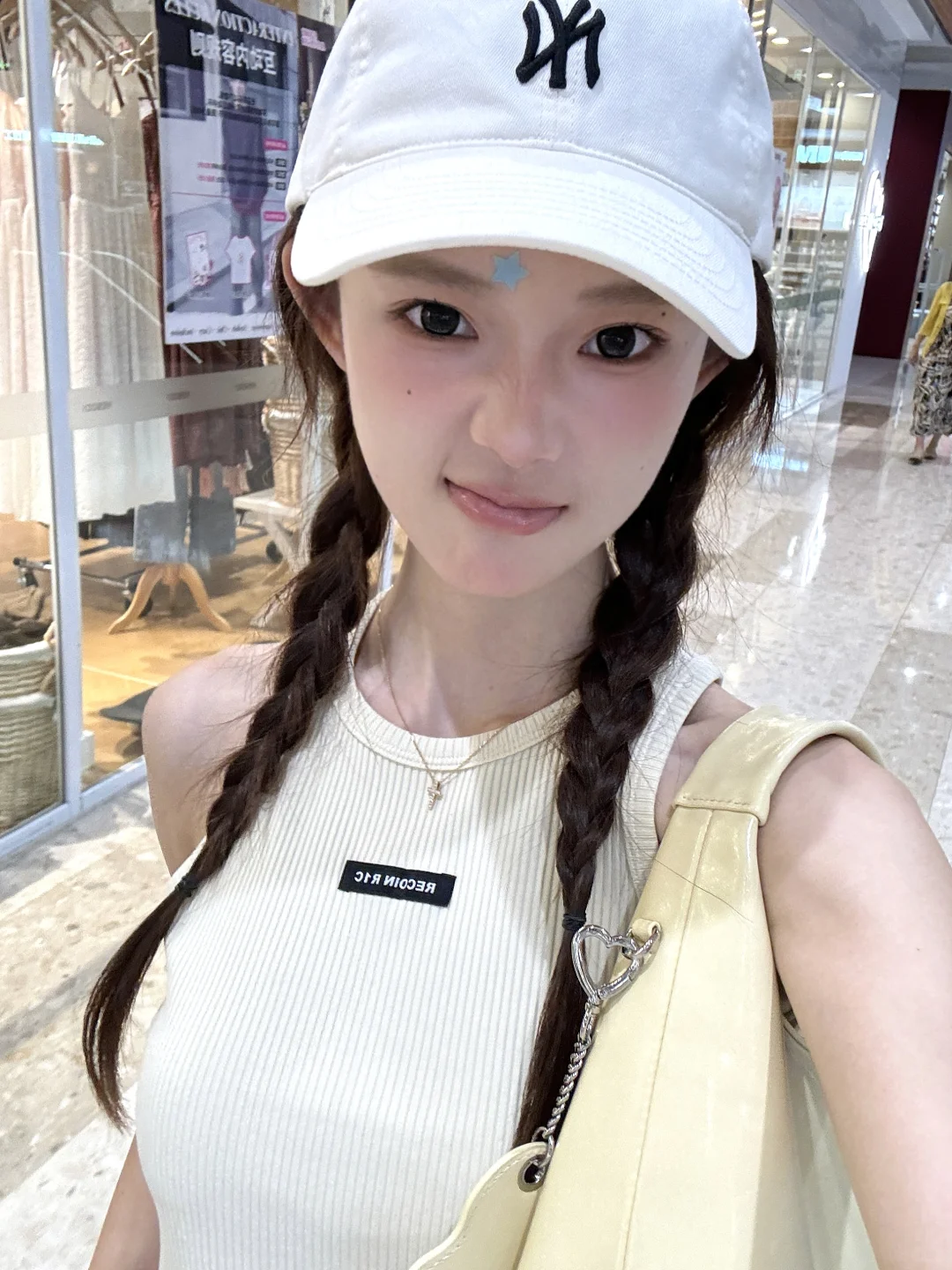 >< live