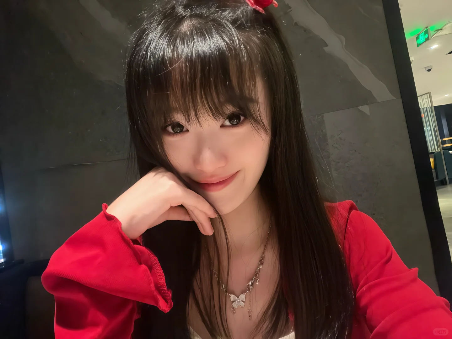 感觉红色真的显得人特别明媚娇艳