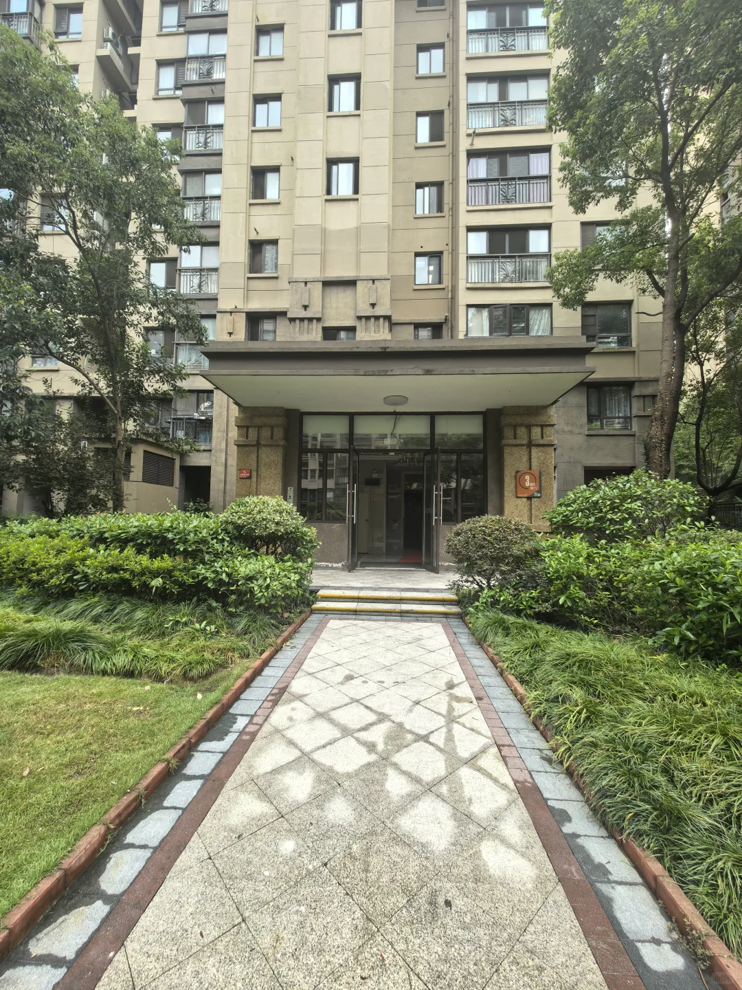 刚刚高层的同户型卖337 这套小高层少20万出