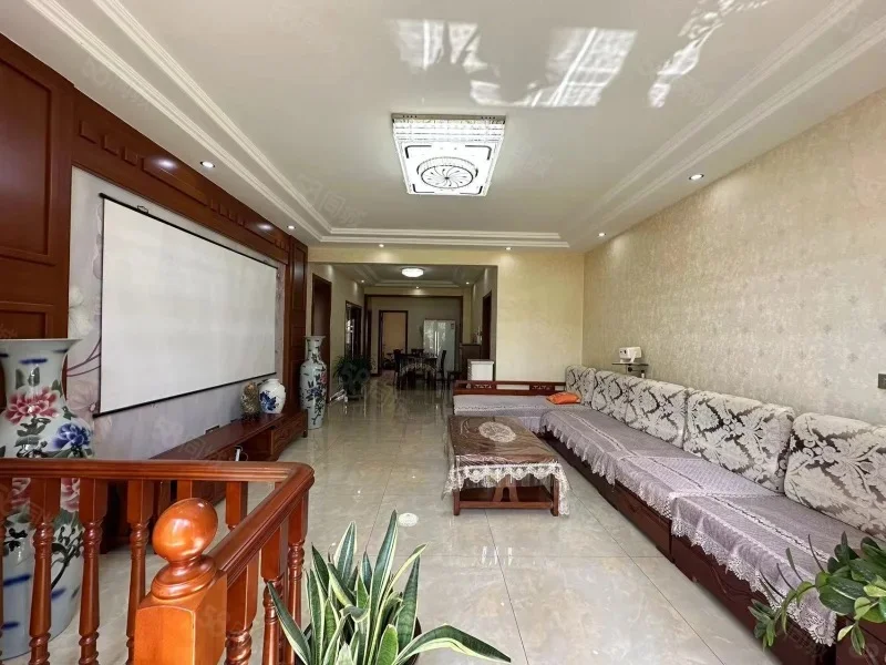 出售伊宁市带花园复式房子（学区房）房东本人