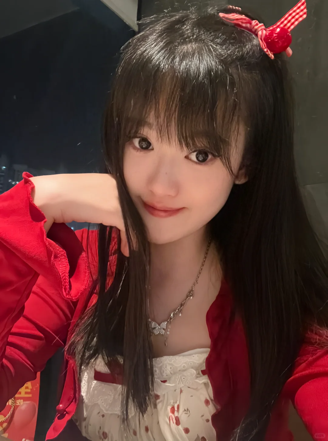 感觉红色真的显得人特别明媚娇艳