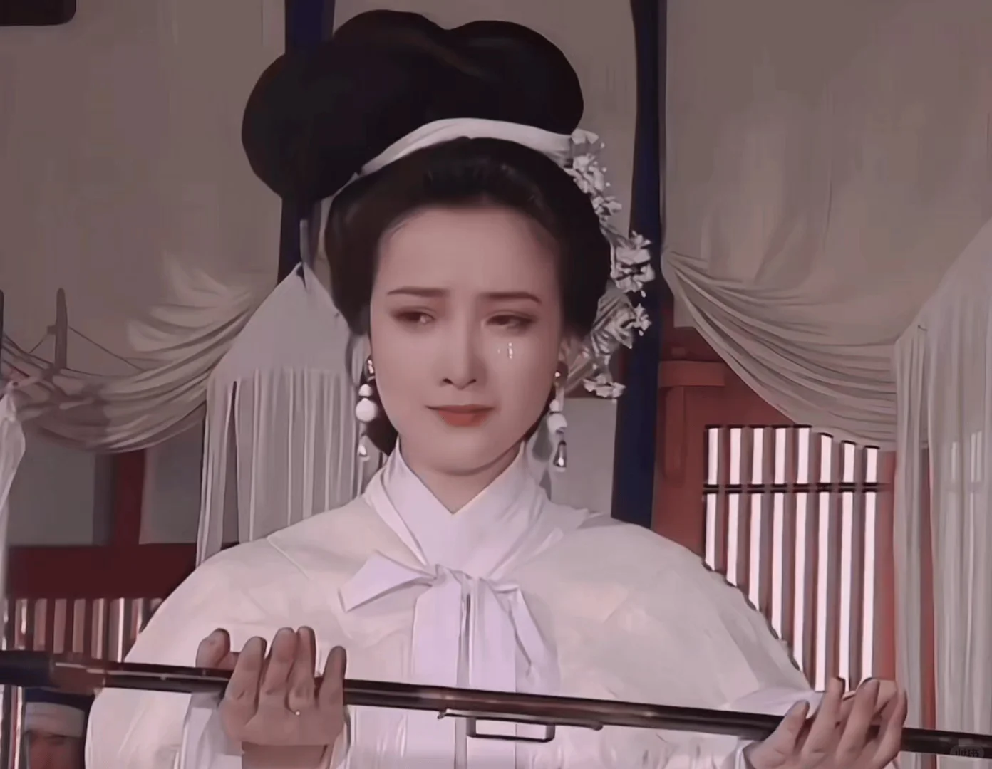 怎么生得出这样一双多情又深情的眉眼