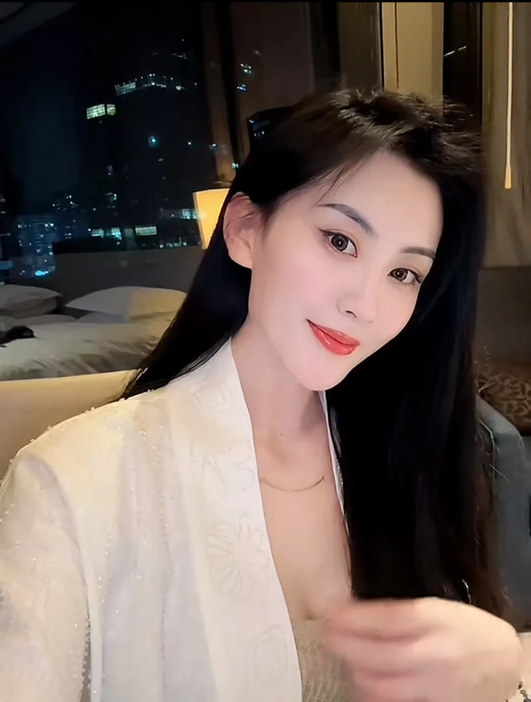 42岁离异的小姐姐，你还会喜欢吗