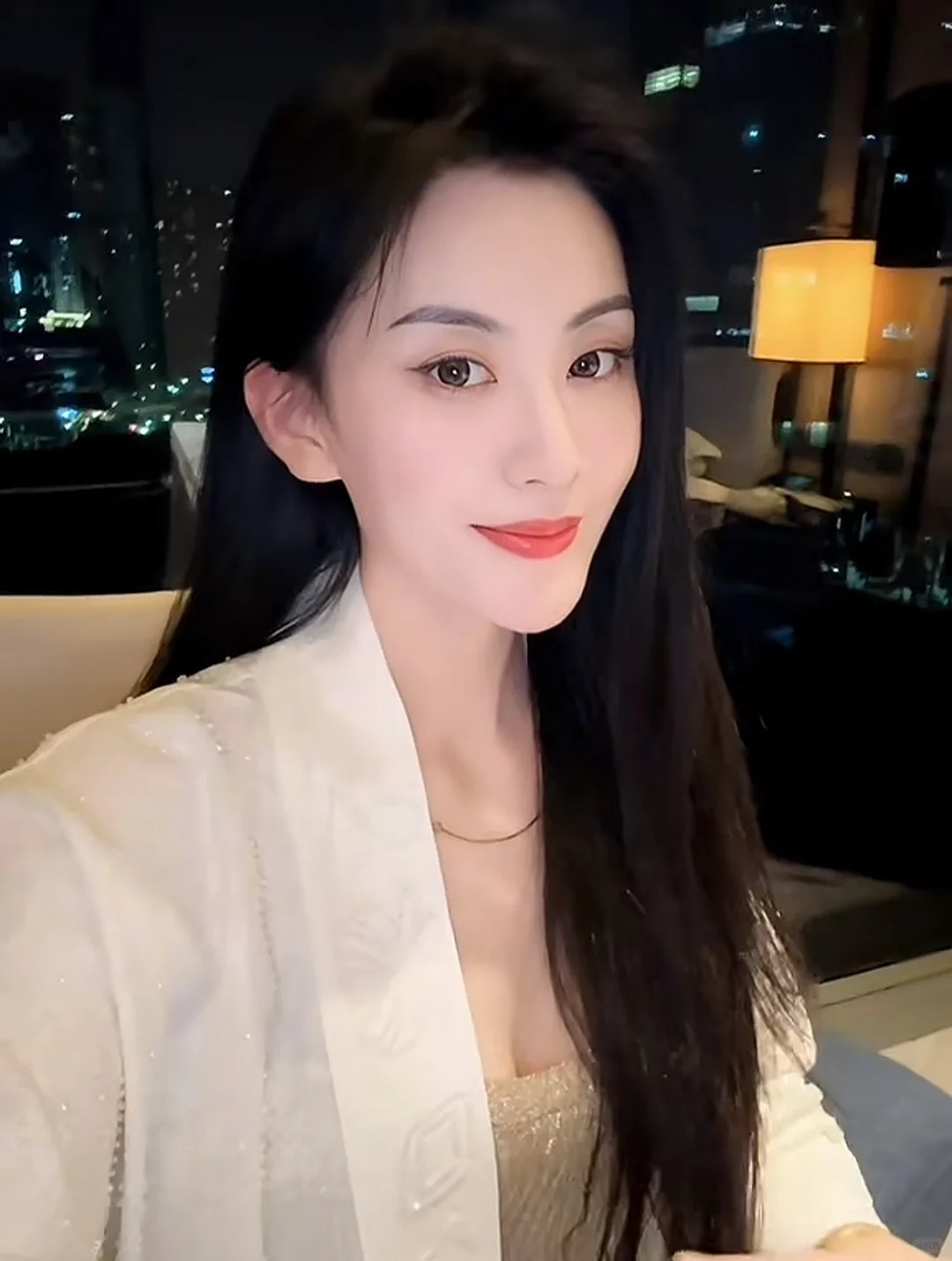 42岁离异的小姐姐，你还会喜欢吗