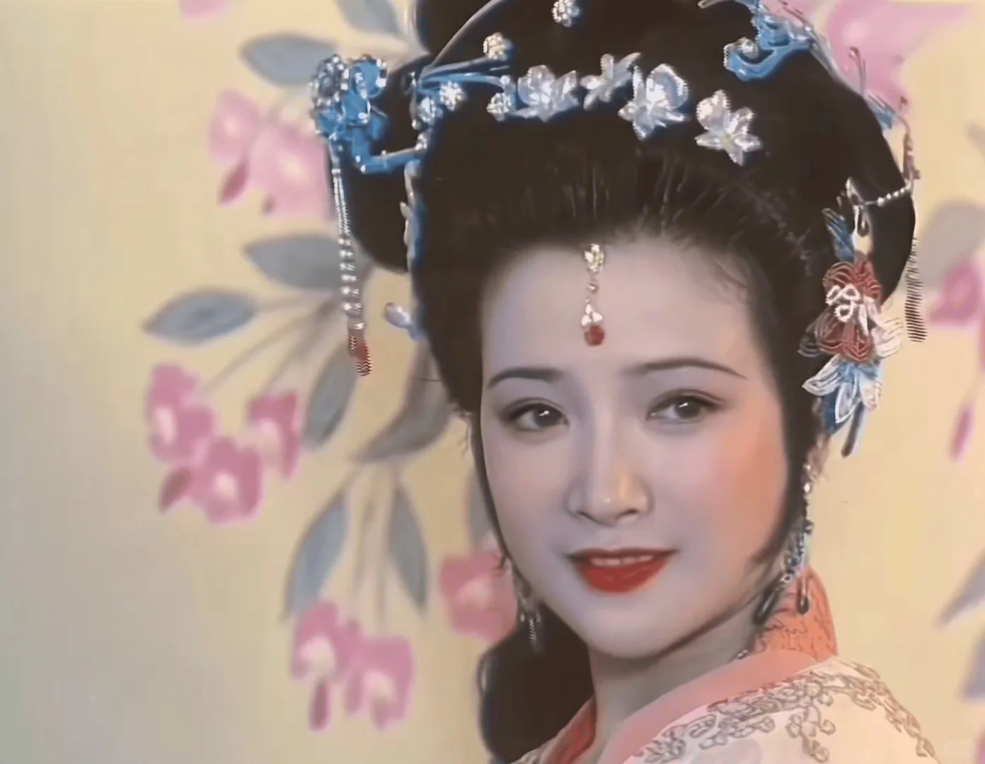 怎么生得出这样一双多情又深情的眉眼