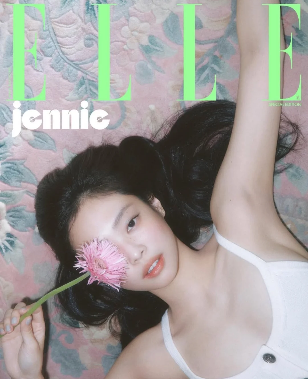 Jennie新杂志来袭，时尚女神范十足！