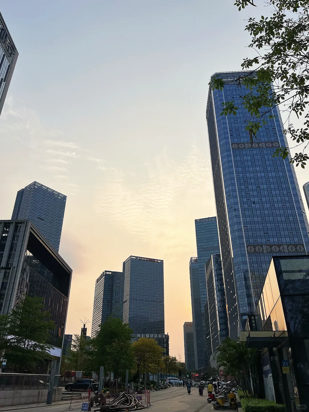 Happy Friday🍻今天下班的风景格外好！