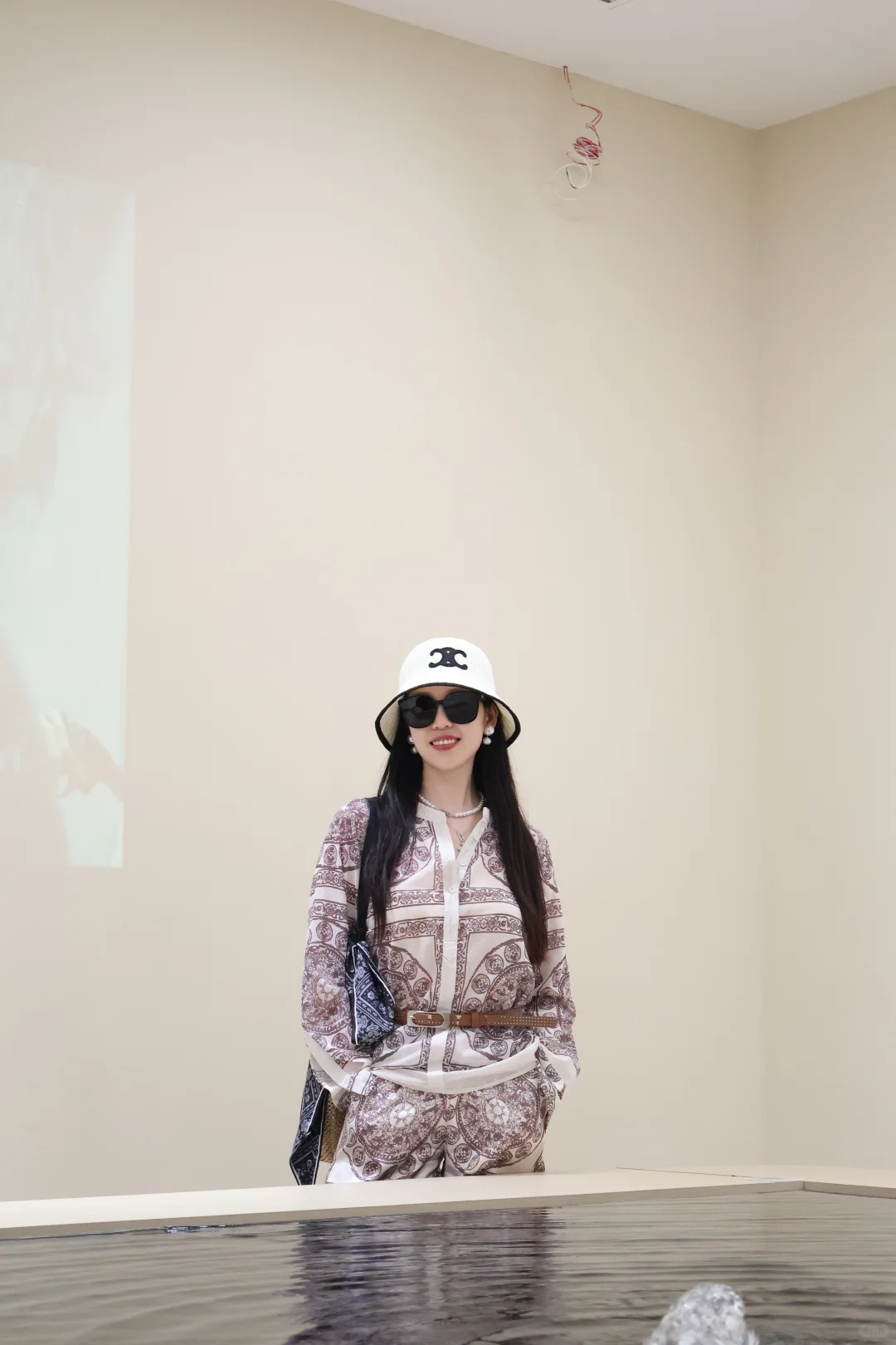 ☕️咖啡厅偶遇神仙姐姐，随手一拍都美到窒