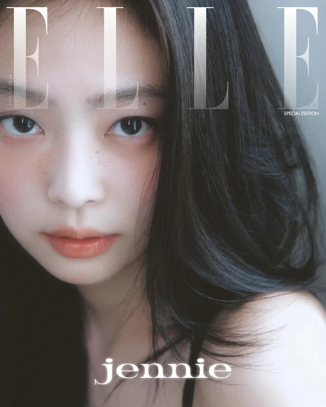 Jennie新杂志来袭，时尚女神范十足！