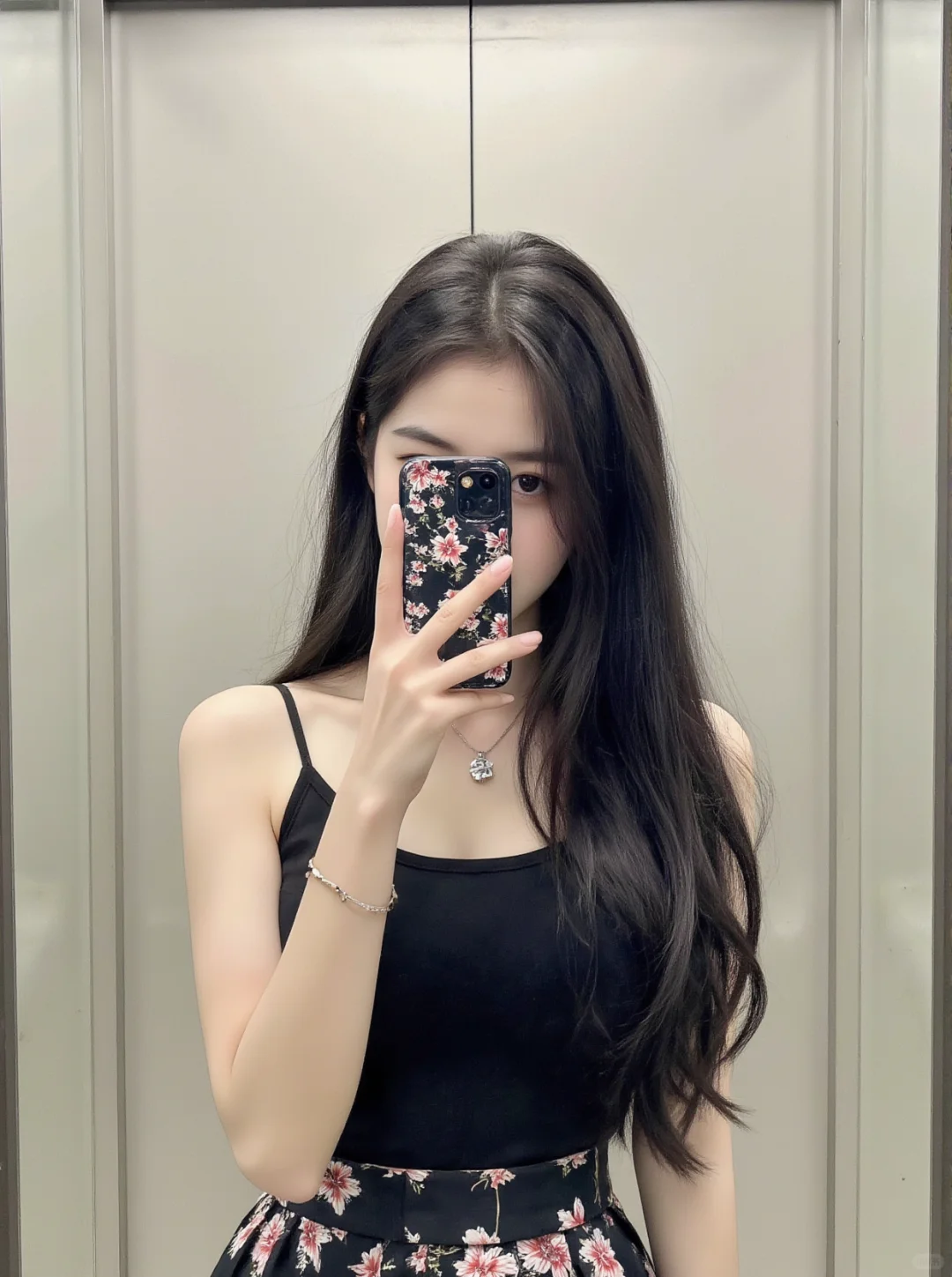 喜欢穿你送的吊带和裙子