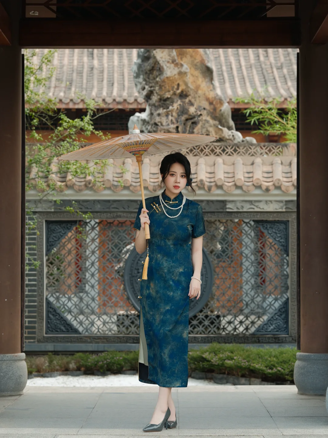 旗袍+烟杆=民国大小姐本姐！看看这像谁📸