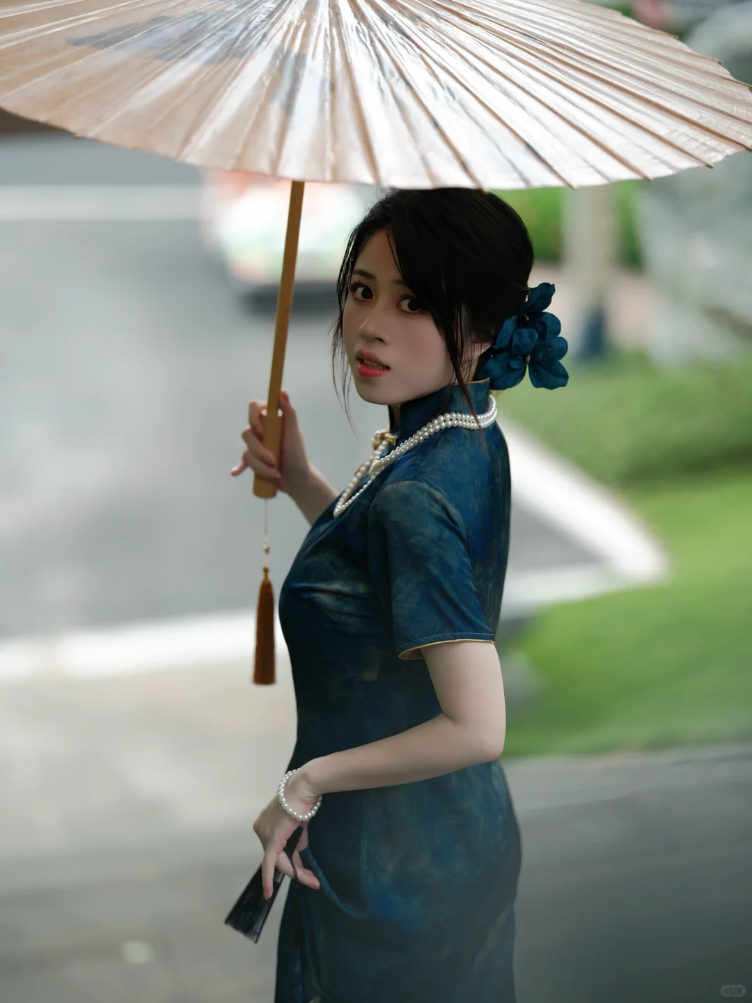 旗袍+烟杆=民国大小姐本姐！看看这像谁📸