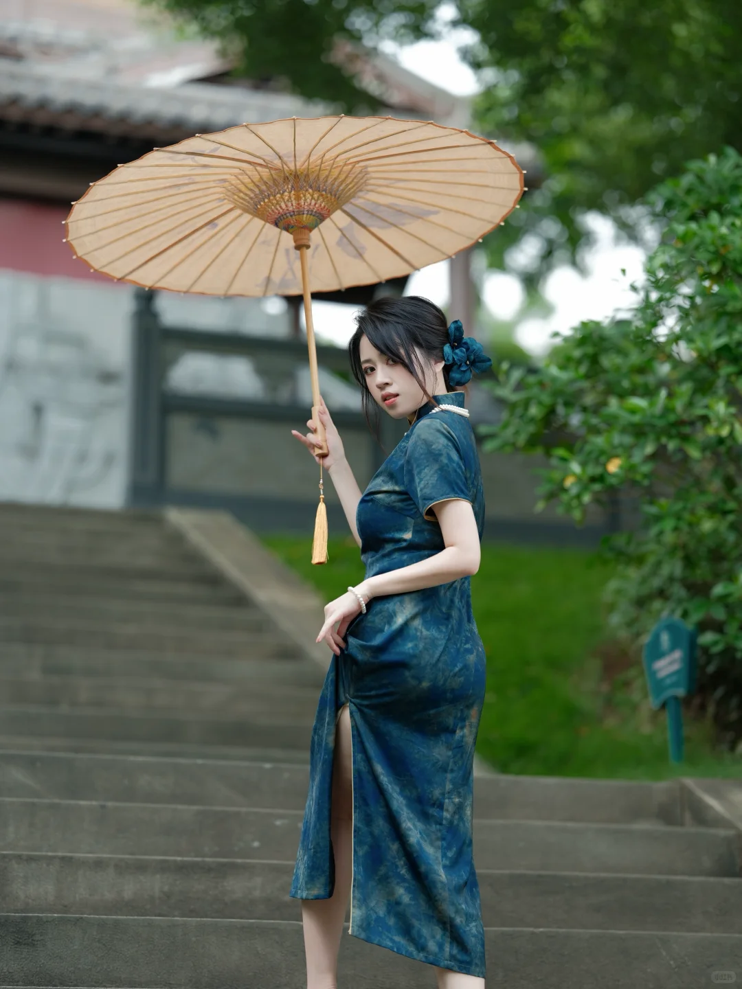 旗袍+烟杆=民国大小姐本姐！看看这像谁📸