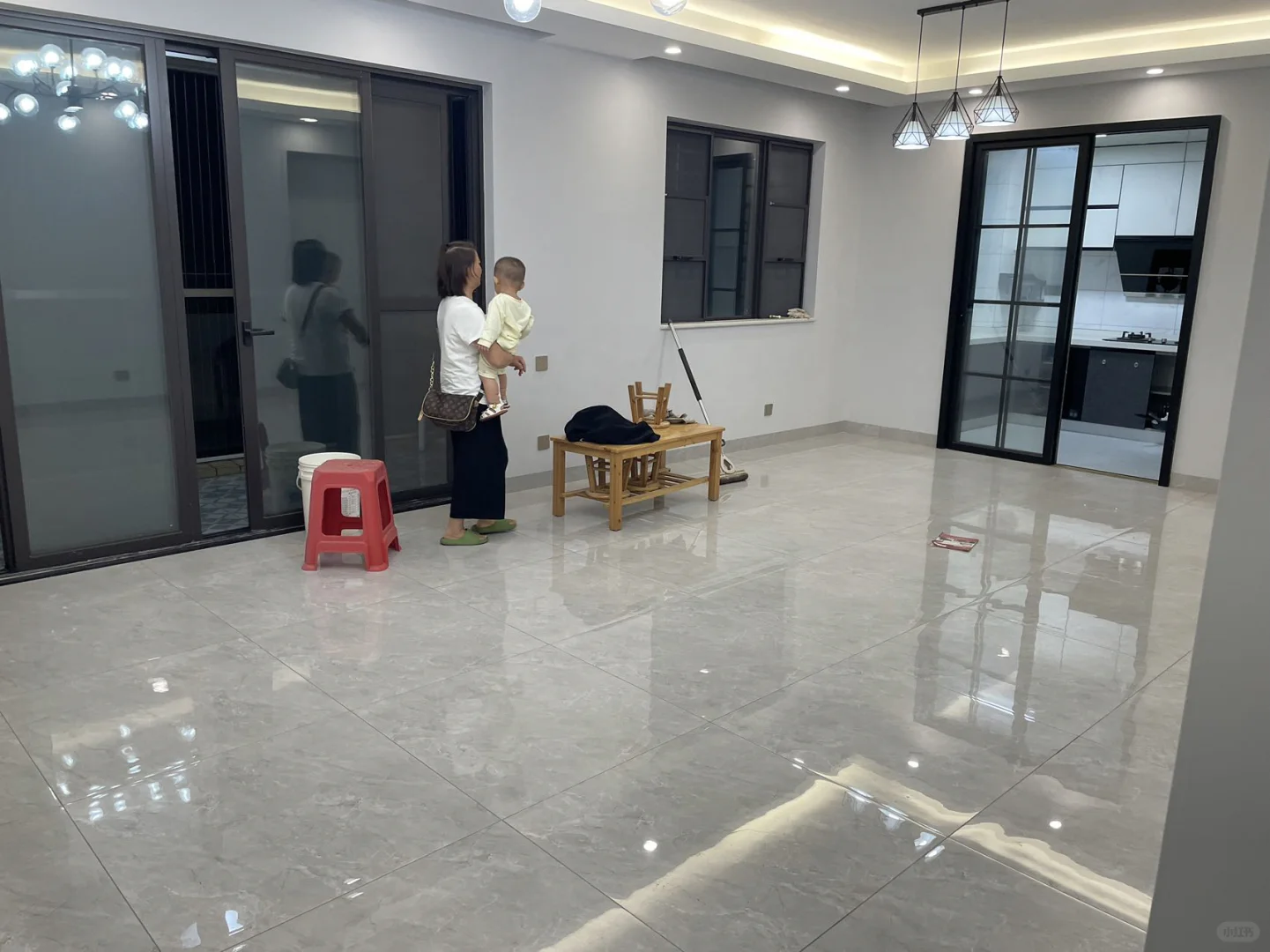 三房两厅小区房出租，新房