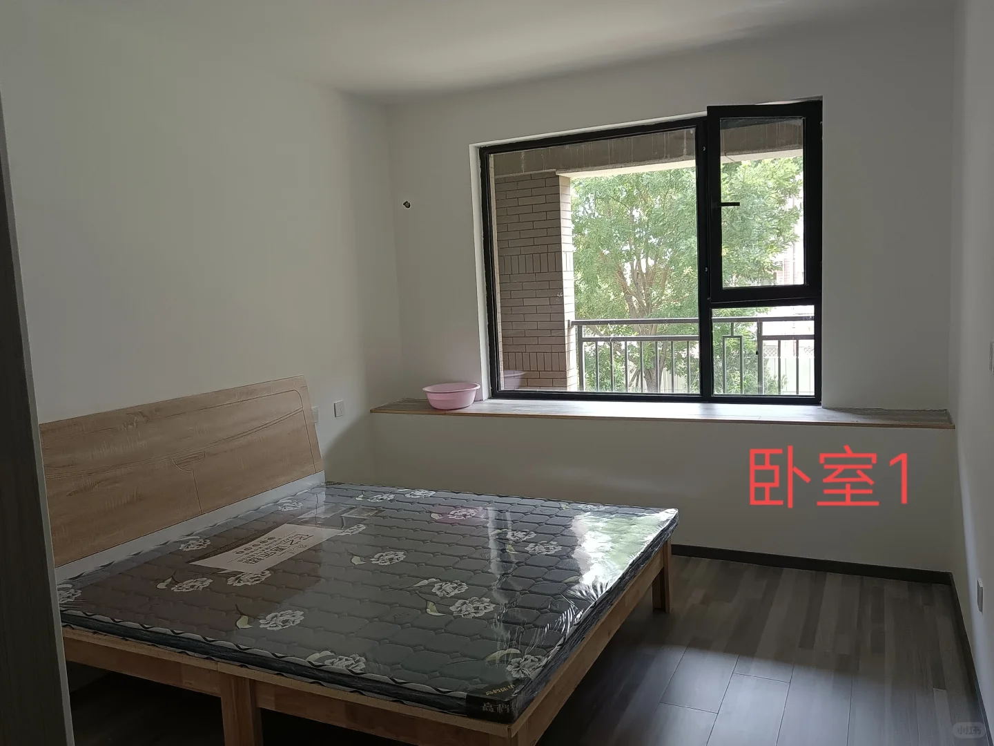 新房首租，设施完善，家具家电齐全且全新。