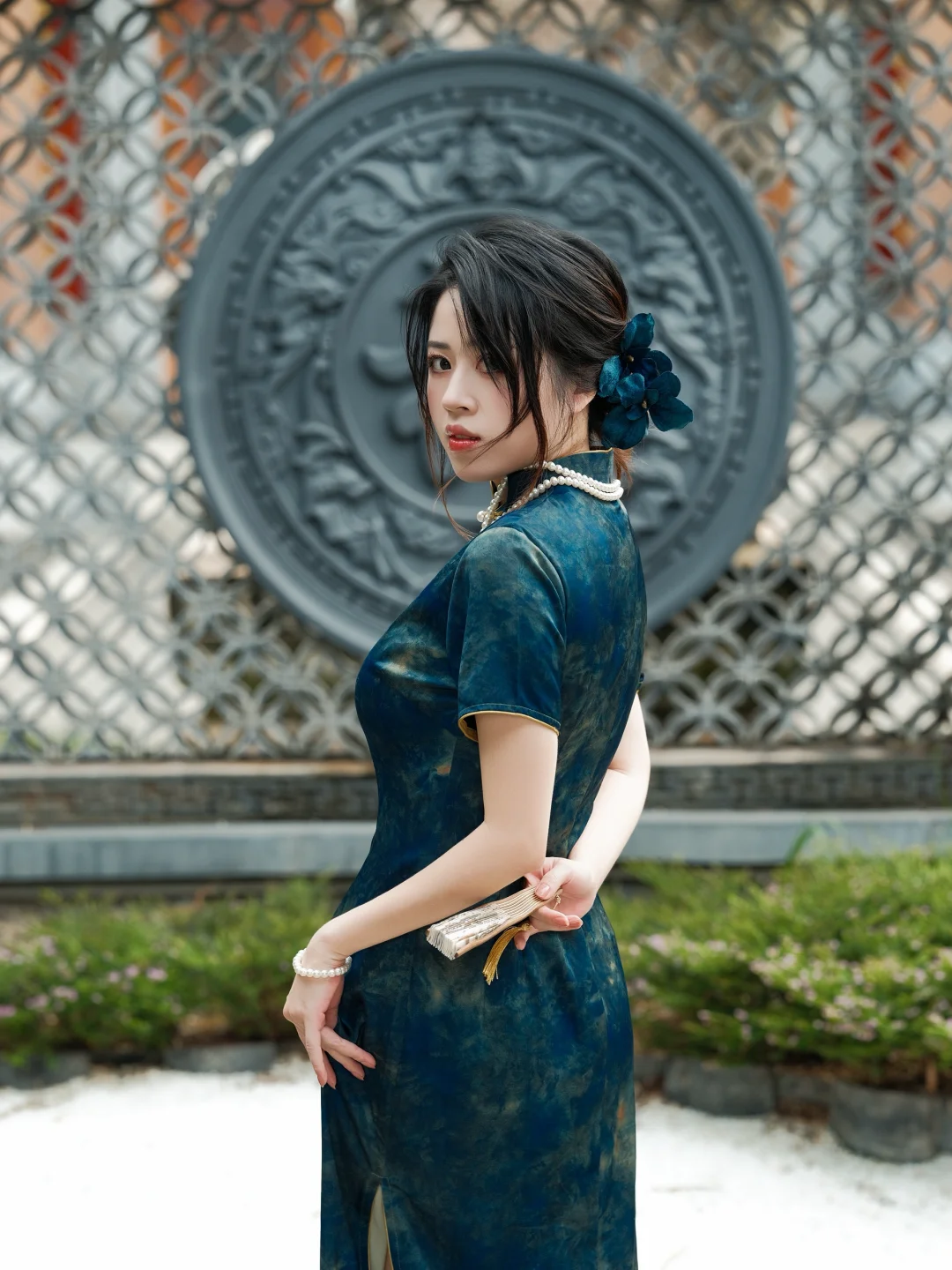 旗袍+烟杆=民国大小姐本姐！看看这像谁📸