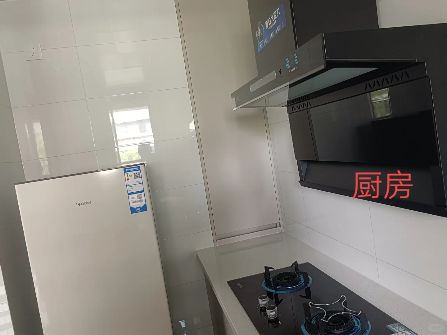新房首租，设施完善，家具家电齐全且全新。