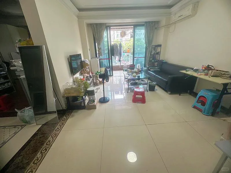 超大四房两厅两卫，小区电梯房，租金5700