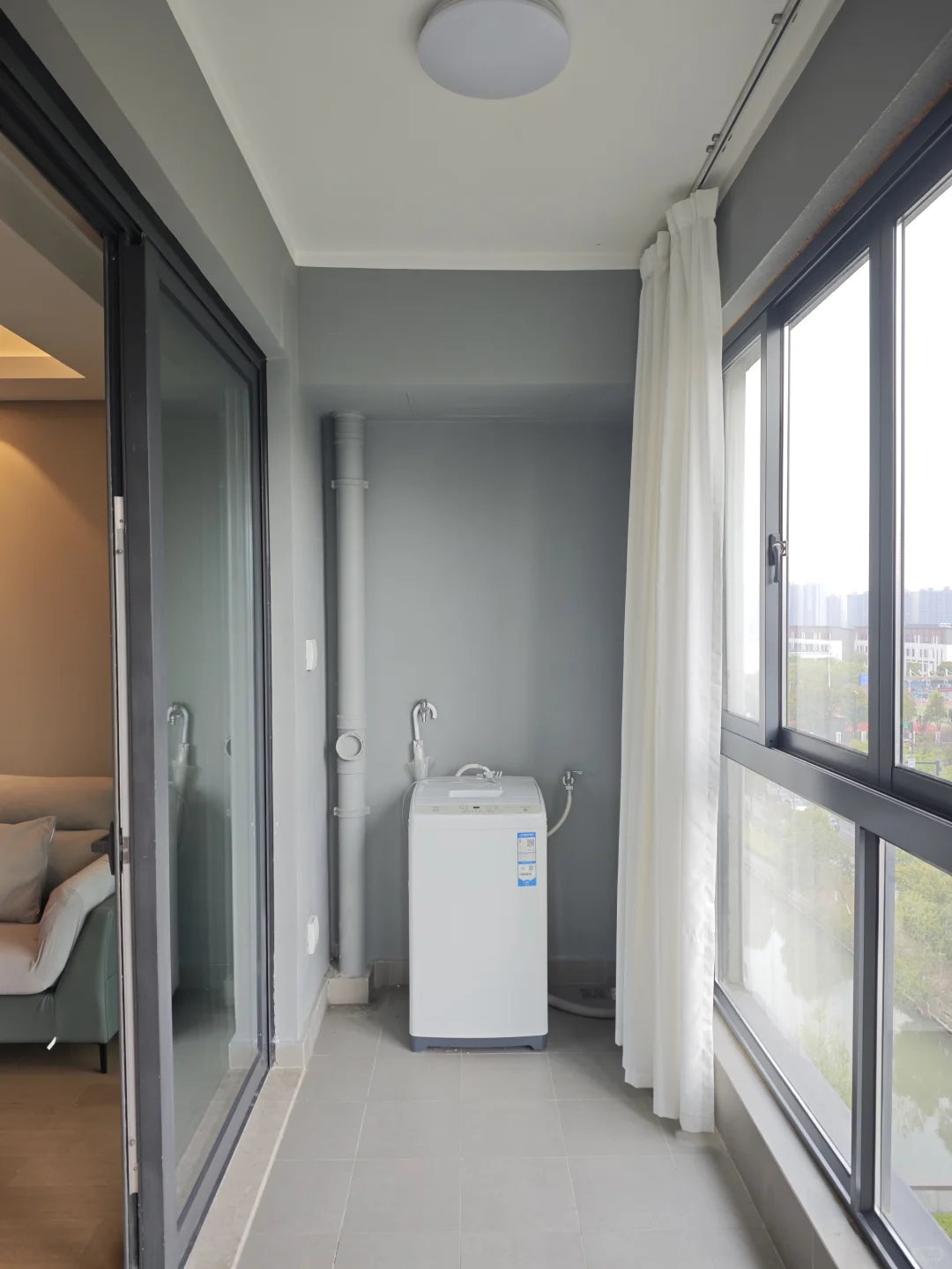 房东直租 3500 全套全新家具 带车位包物业