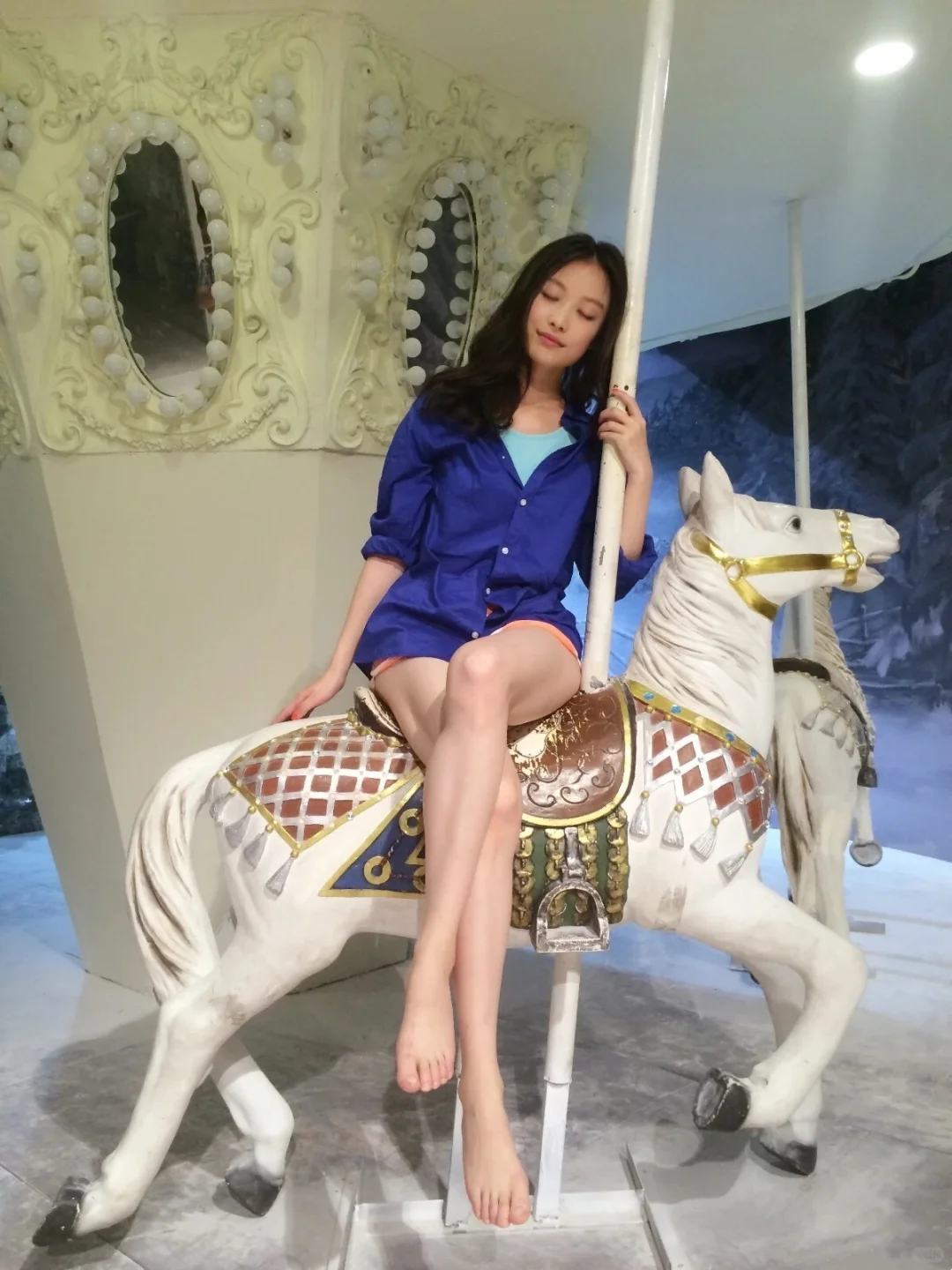 倪妮美腿玉足，太诱人了！