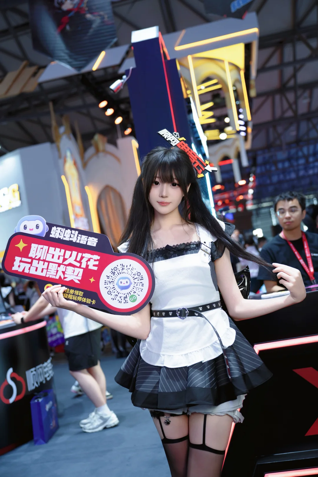 你有这么可爱的美少女出现在展台