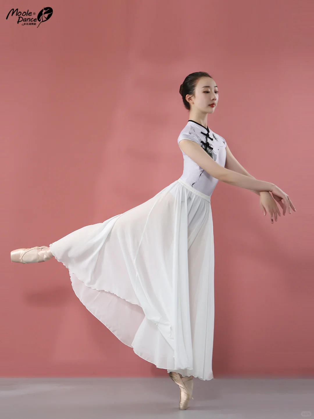 传统=老气？这件旗袍体服真的美到窒息