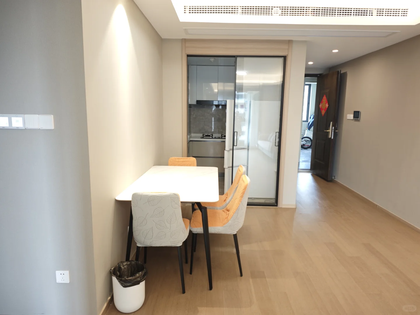 房东直租 3500 全套全新家具 带车位包物业