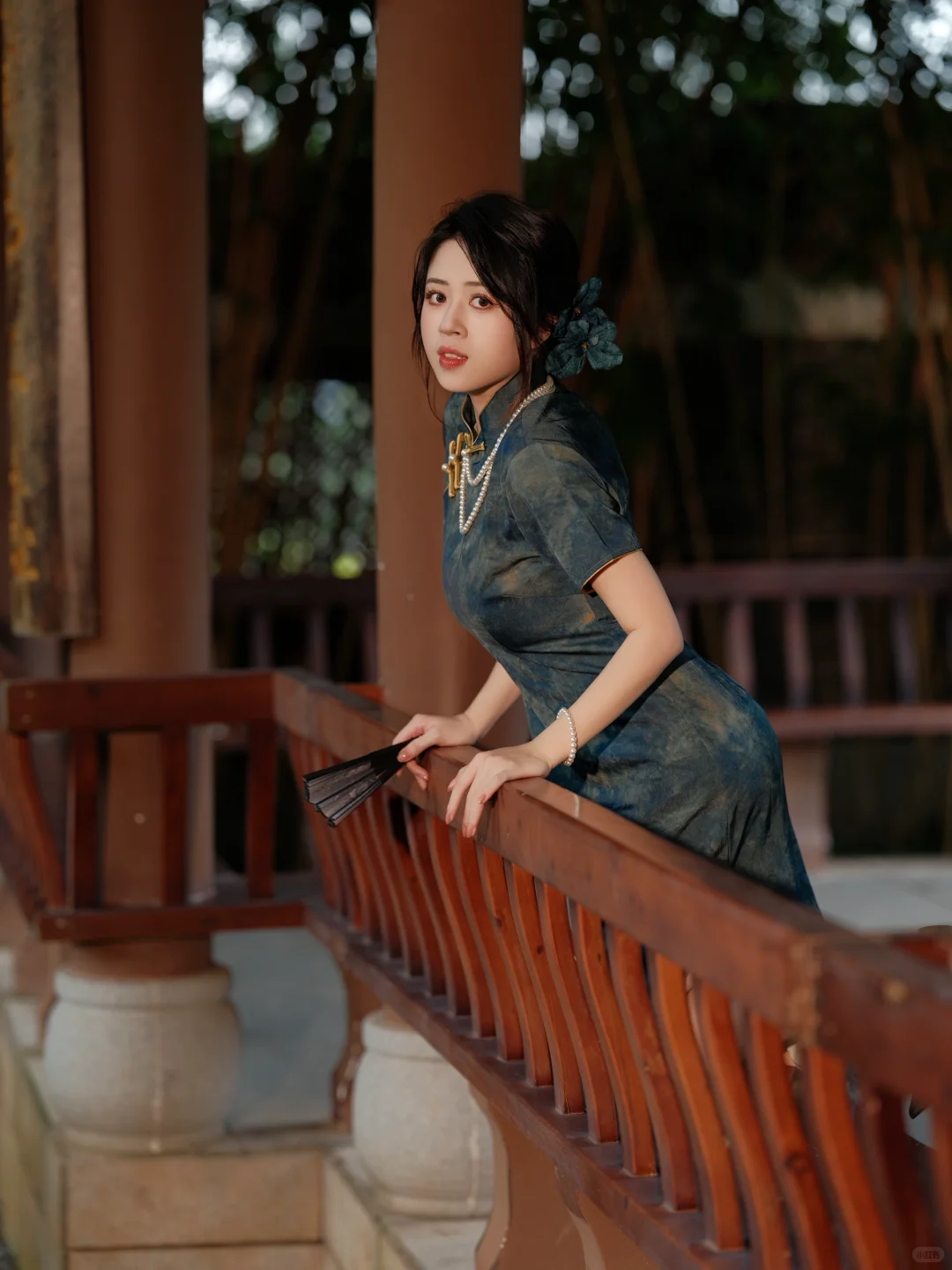 旗袍+烟杆=民国大小姐本姐！看看这像谁📸