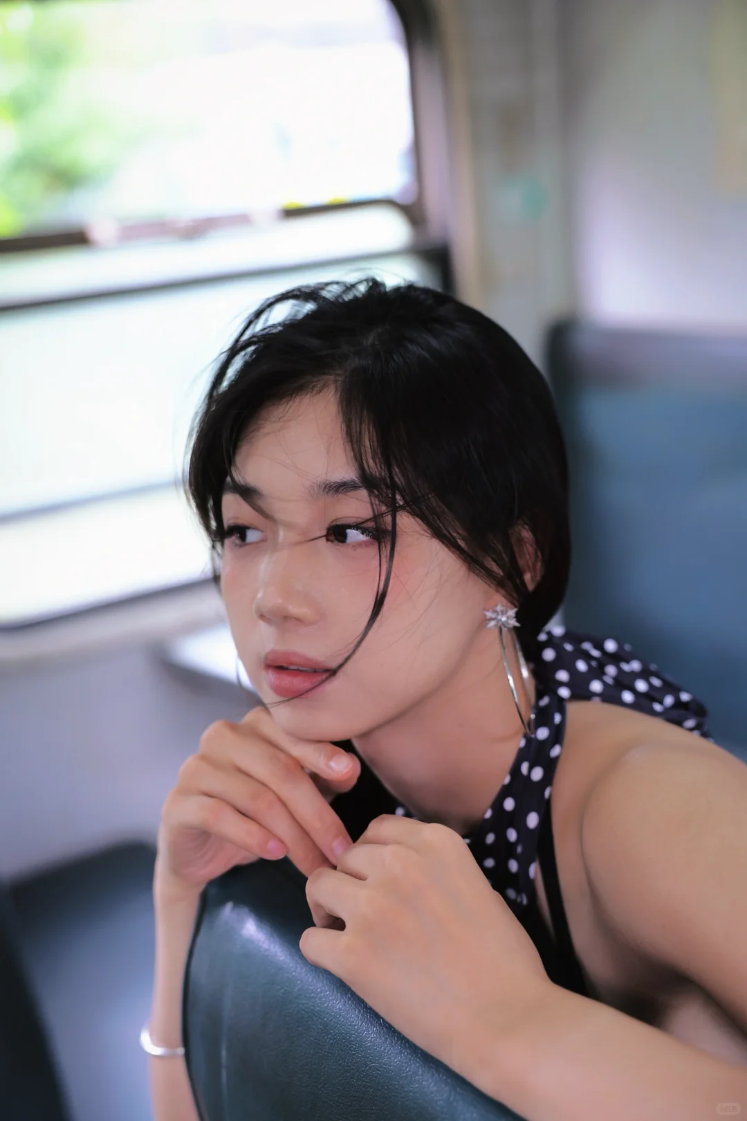 抬眸