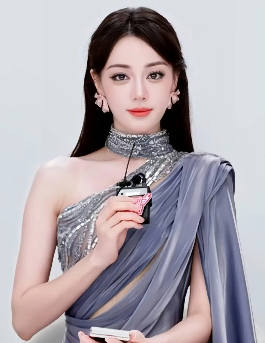 她的脸怎么变成这样了？