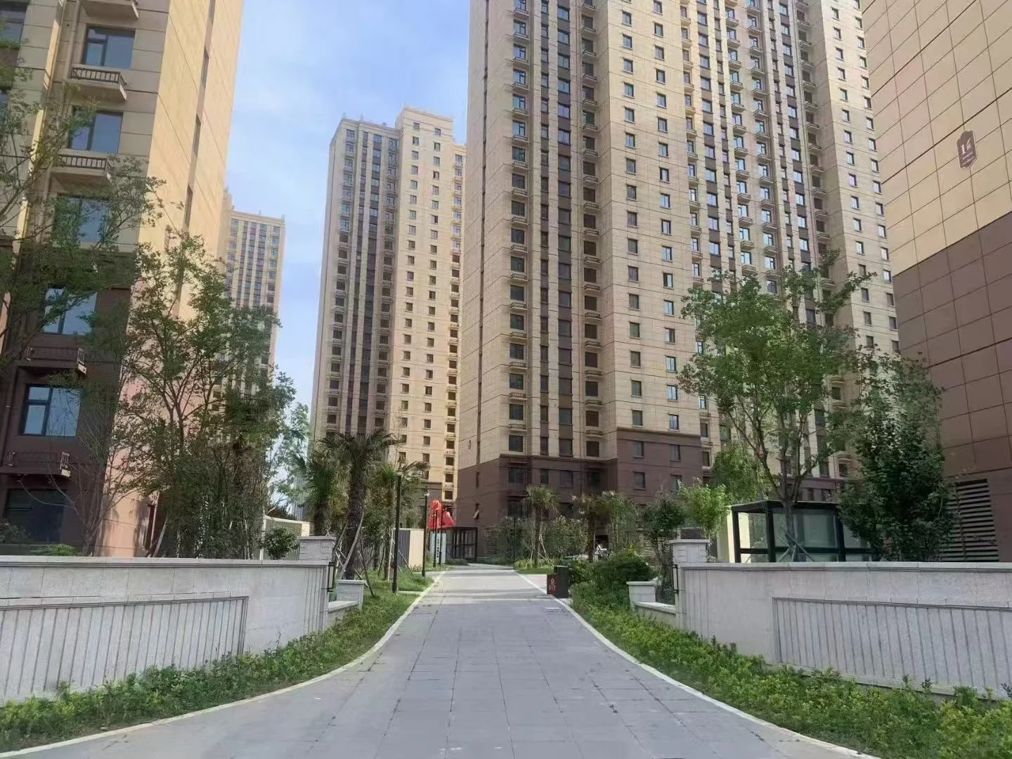 出租自家一楼大三房，可商用