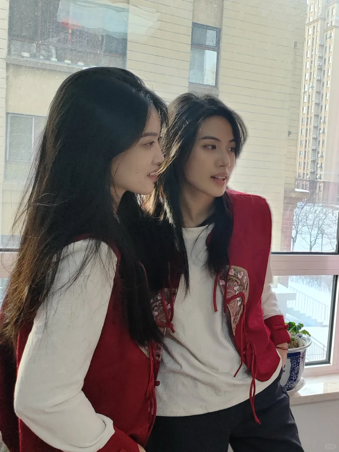 在女朋友家里被她妈以亲女儿的方式介绍着