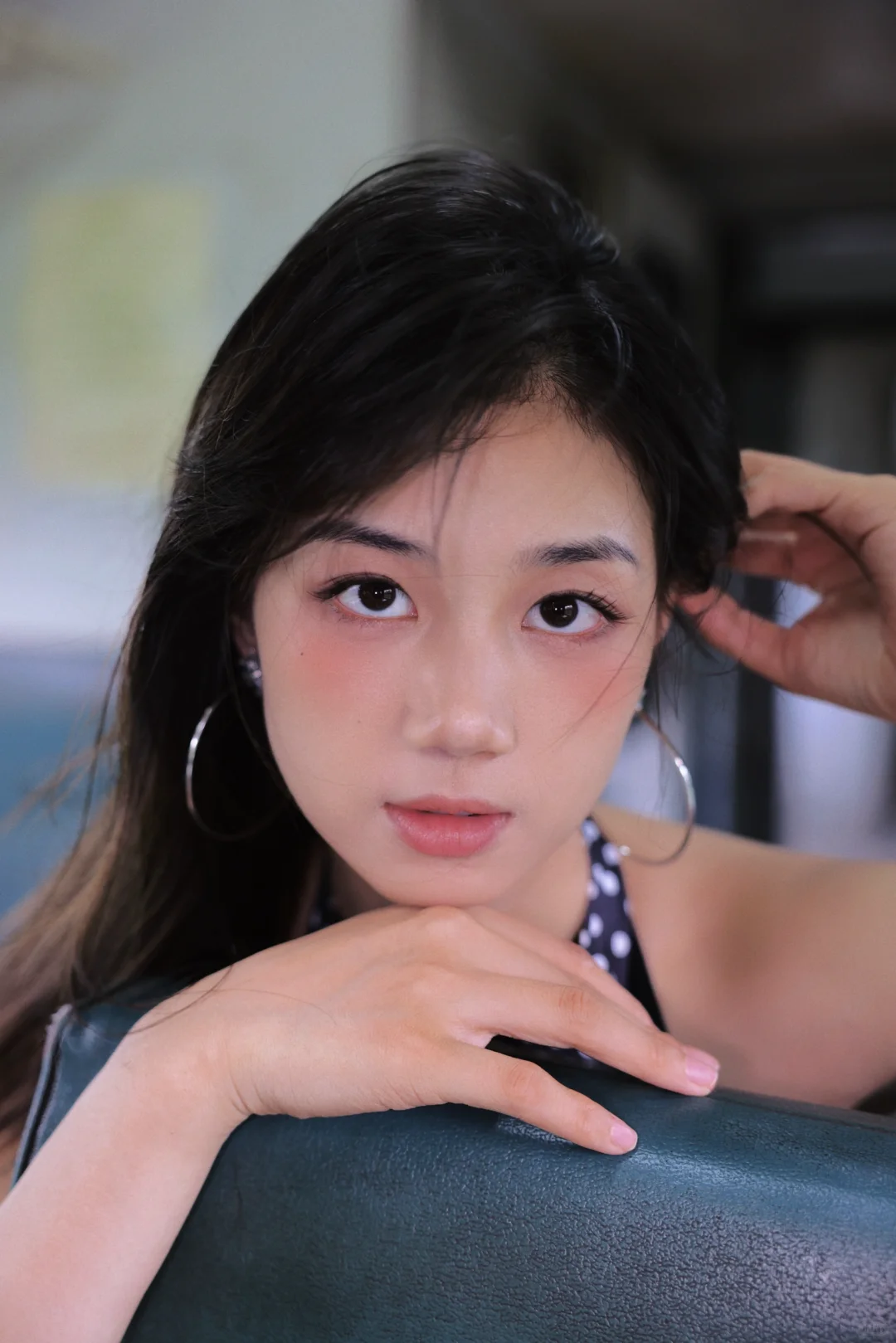 抬眸
